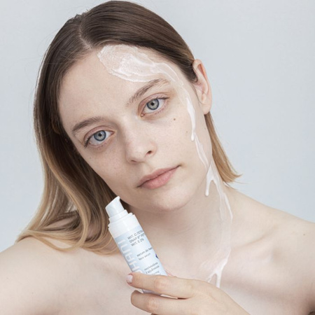 Napinająco-rozświetlające serum do twarzy z ultrastabilną Witaminą C TETRA 6%, neuropeptydem SNAP 8™ Peptide 5% i Witaminą E 2%